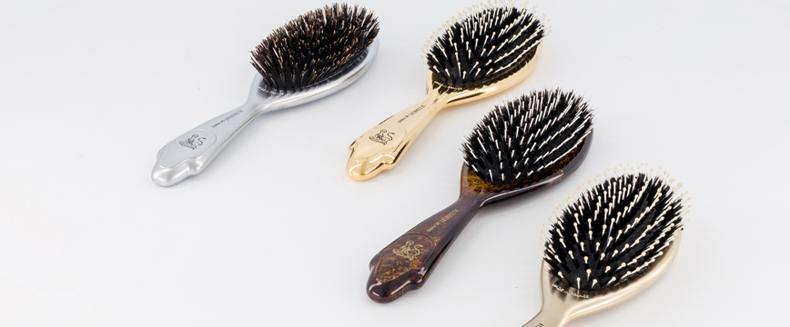 How to clean your hair brushes?